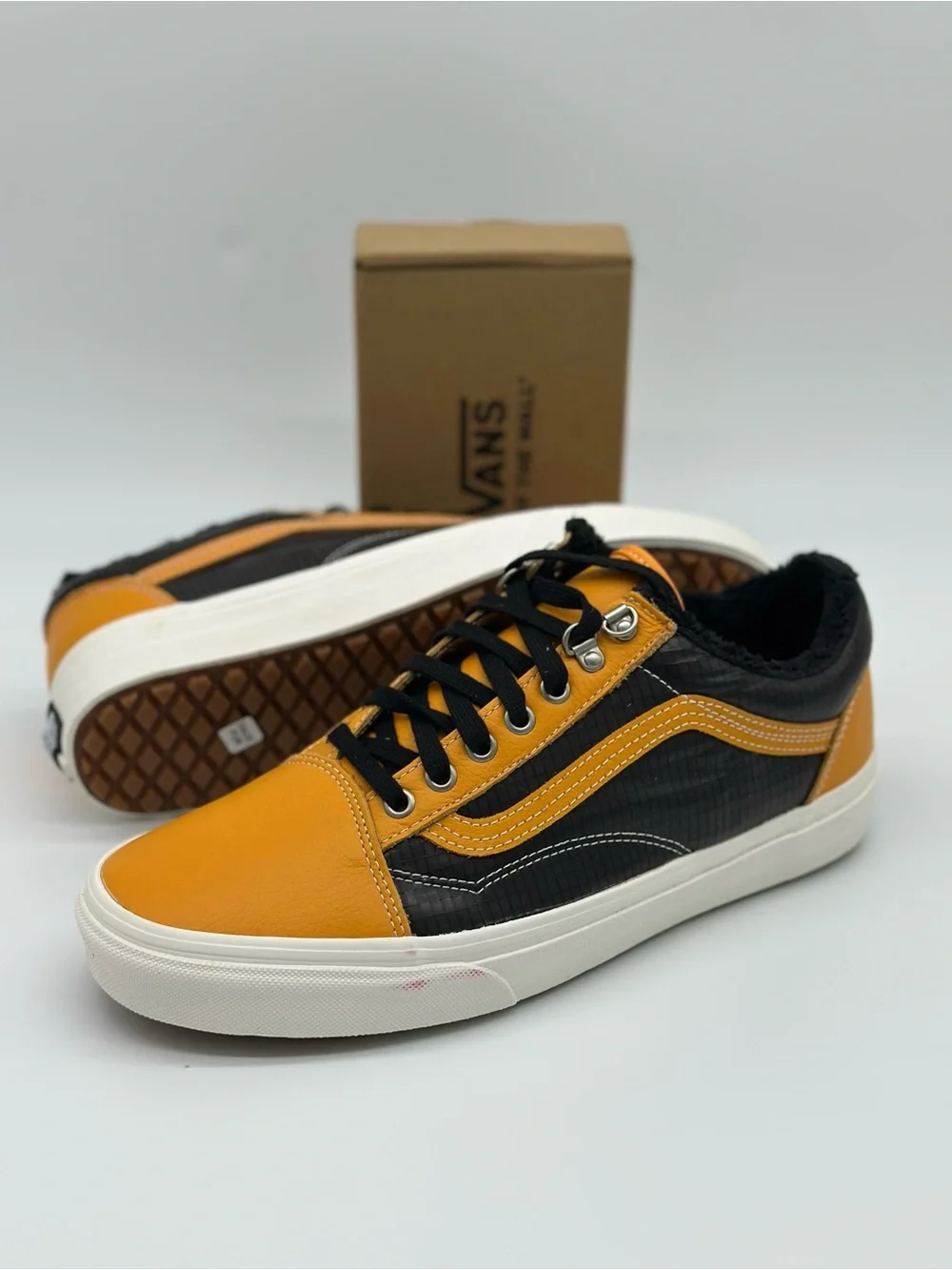 Vans Low Top Sneakers in Mustard Yellow & Black